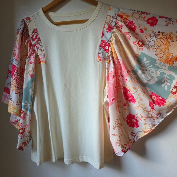 NEW W/O TAG SUPER CUTE BOHO FLORAL WIDE FLUTTER SLEEVES TOP SIZE M - Picture 2 of 15